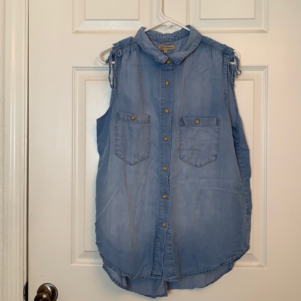 DEMOCRACY | Women’s Chambray Lyocell Top - Picture 2 of 15